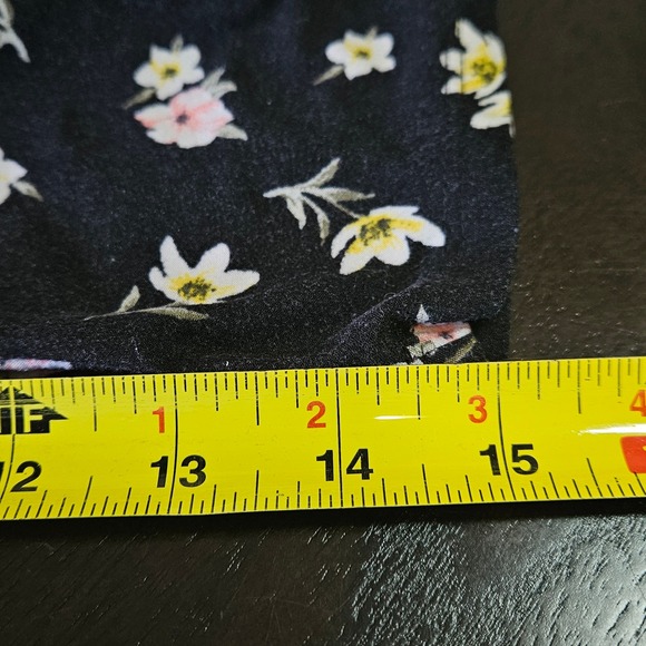 No Boundaries Black Floral Long Sleeve Scoop Neck Top Size M - Picture 9 of 9